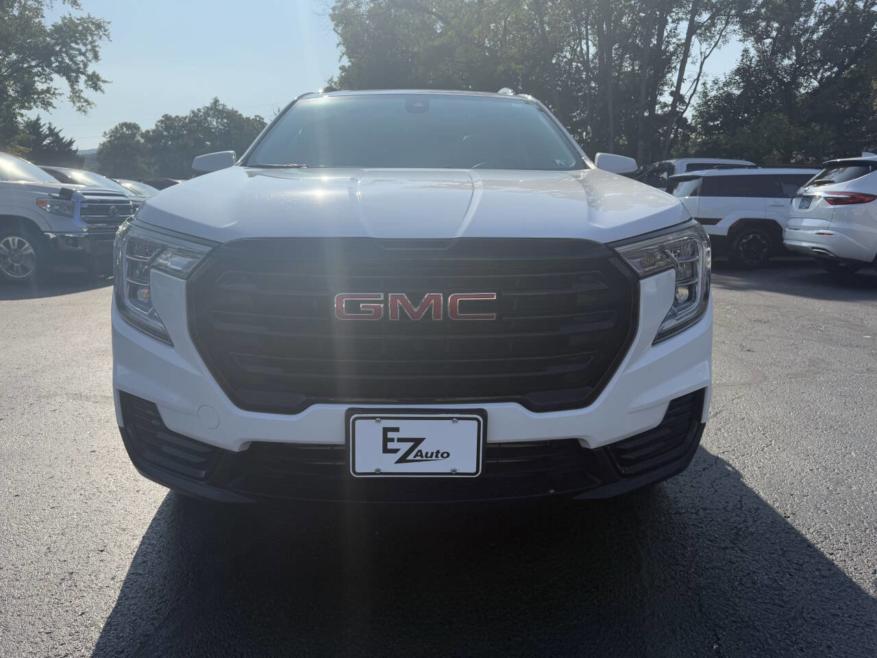 Used 2022 GMC Terrain SLE w/ Driver Convenience Package image 4