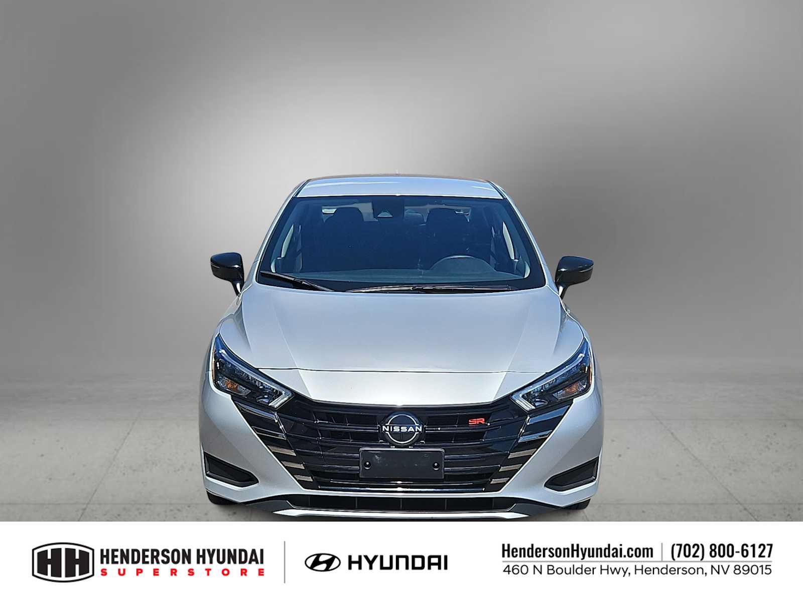 Used 2024 Nissan Versa SR FWD image 3