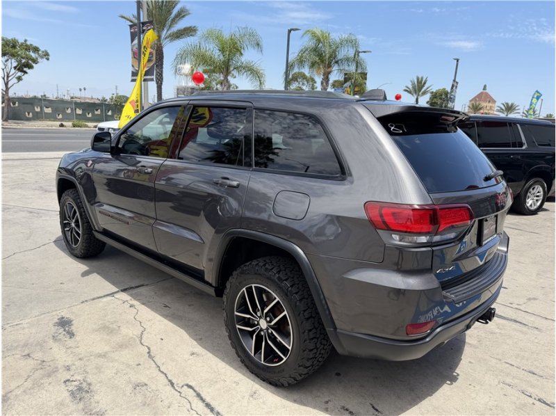 Used 2018 Jeep Grand Cherokee Trailhawk w/ Trailhawk Luxury Group AWD/4WD image 11