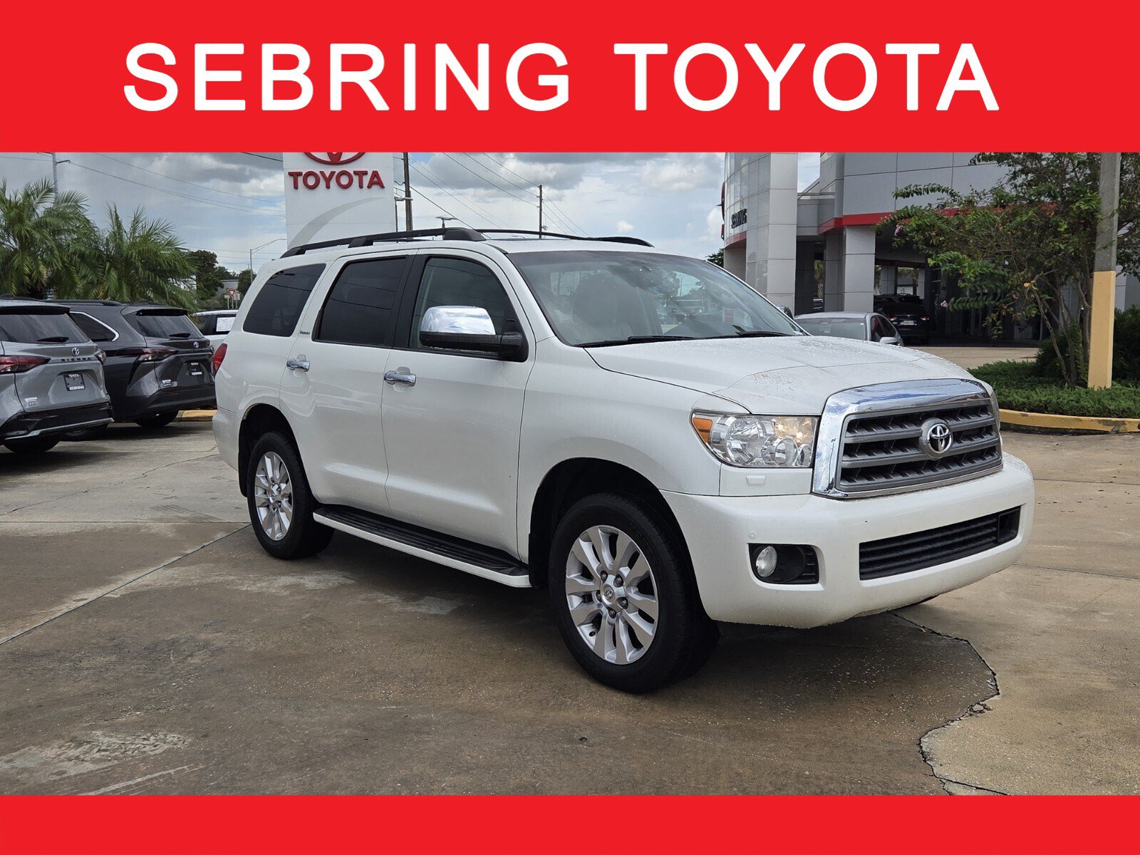 Used 2017 Toyota Sequoia Platinum AWD/4WD image 1