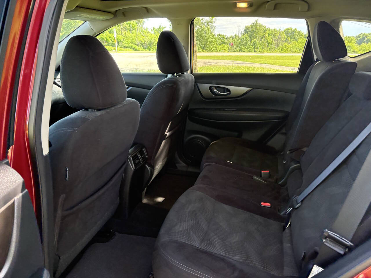 Used 2015 Nissan Rogue SV w/ SV Premium Package AWD/4WD image 27