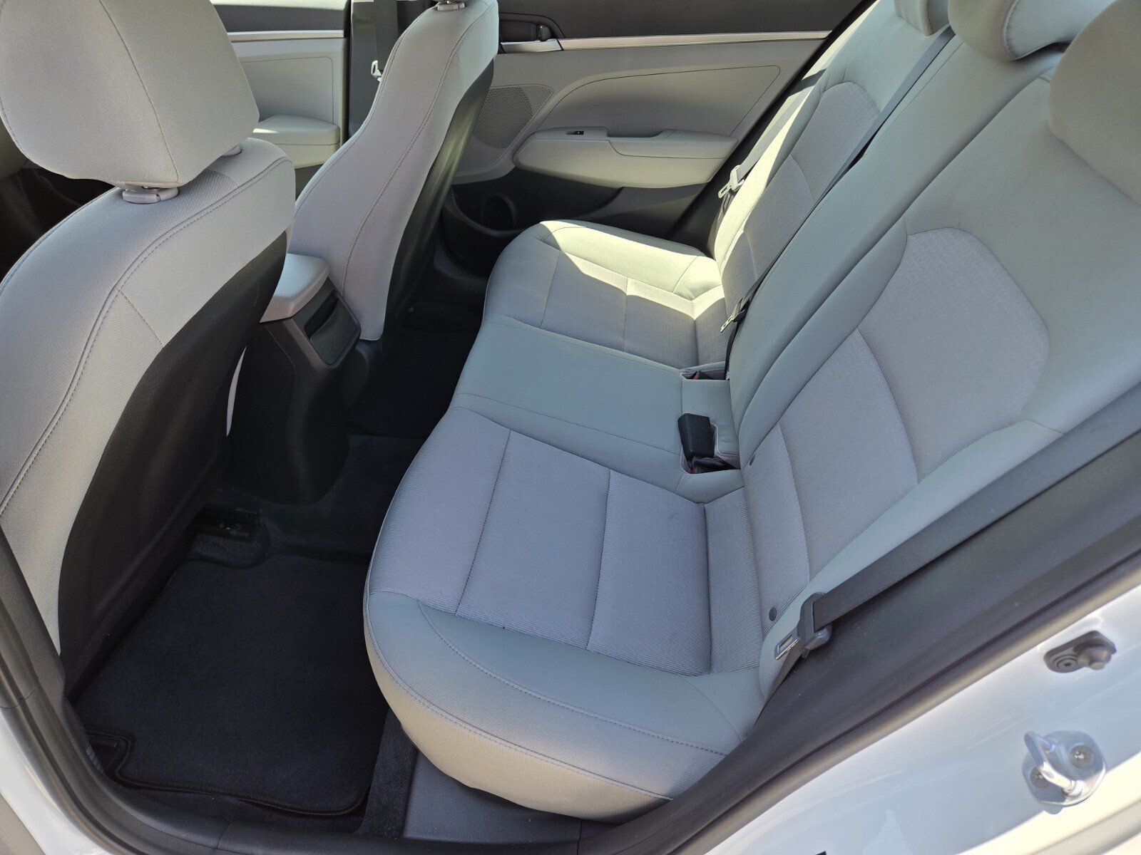 Used 2017 Hyundai Elantra SE FWD image 8
