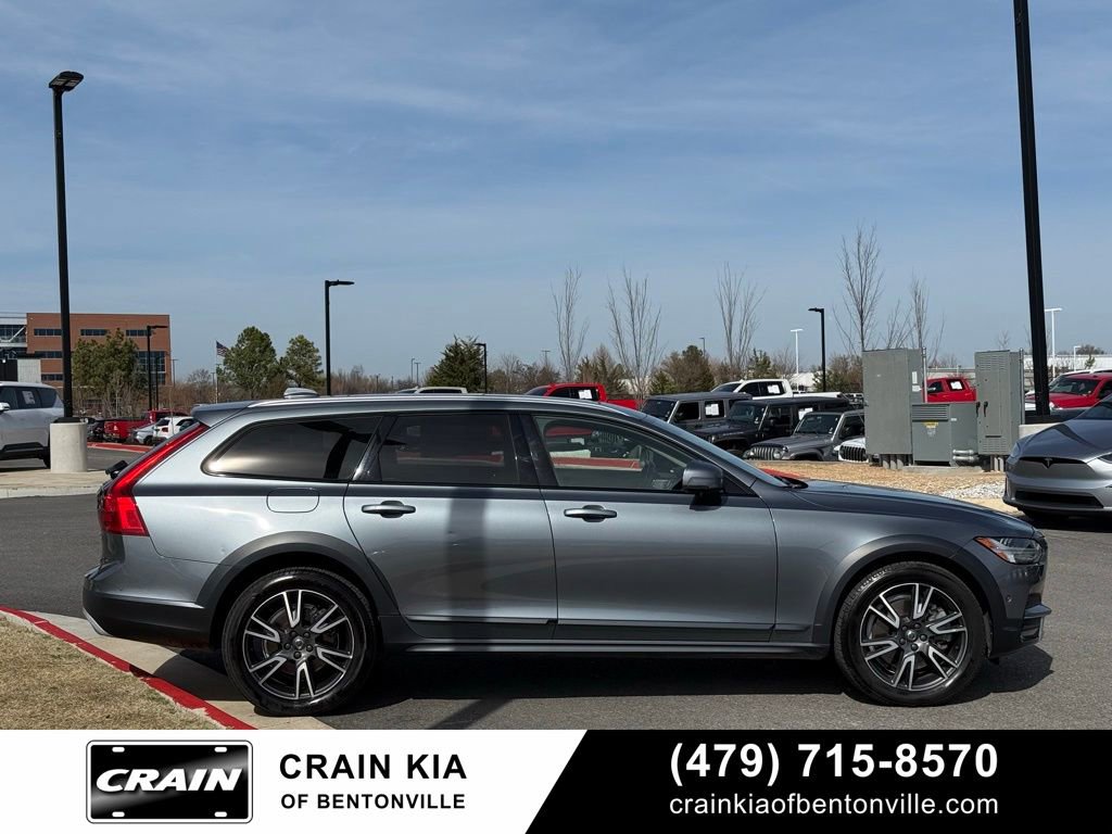 Used 2017 Volvo V90 T6 Cross Country image 9