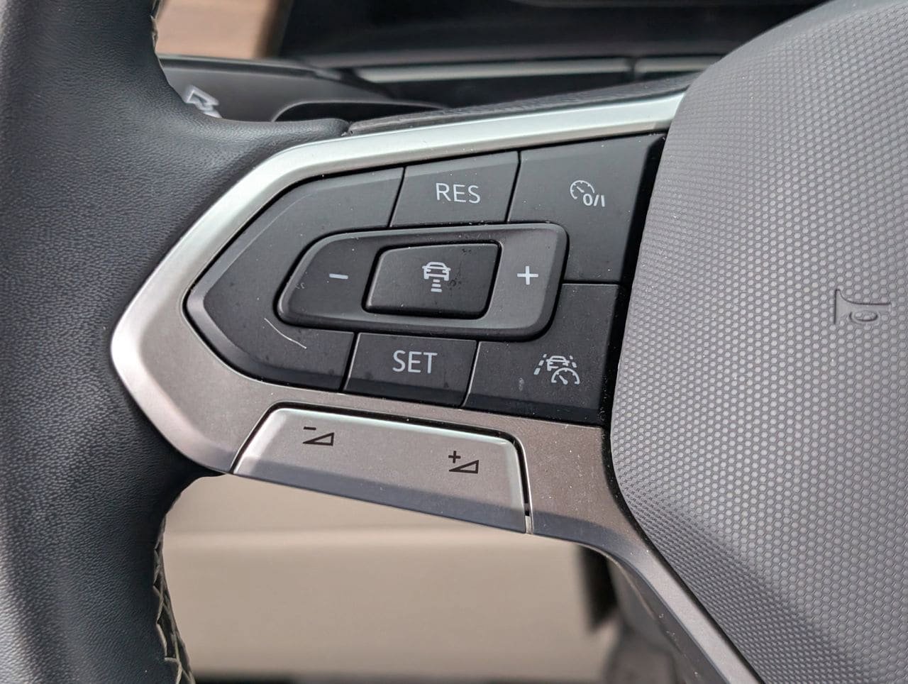 Used 2024 Volkswagen Atlas SE FWD image 22