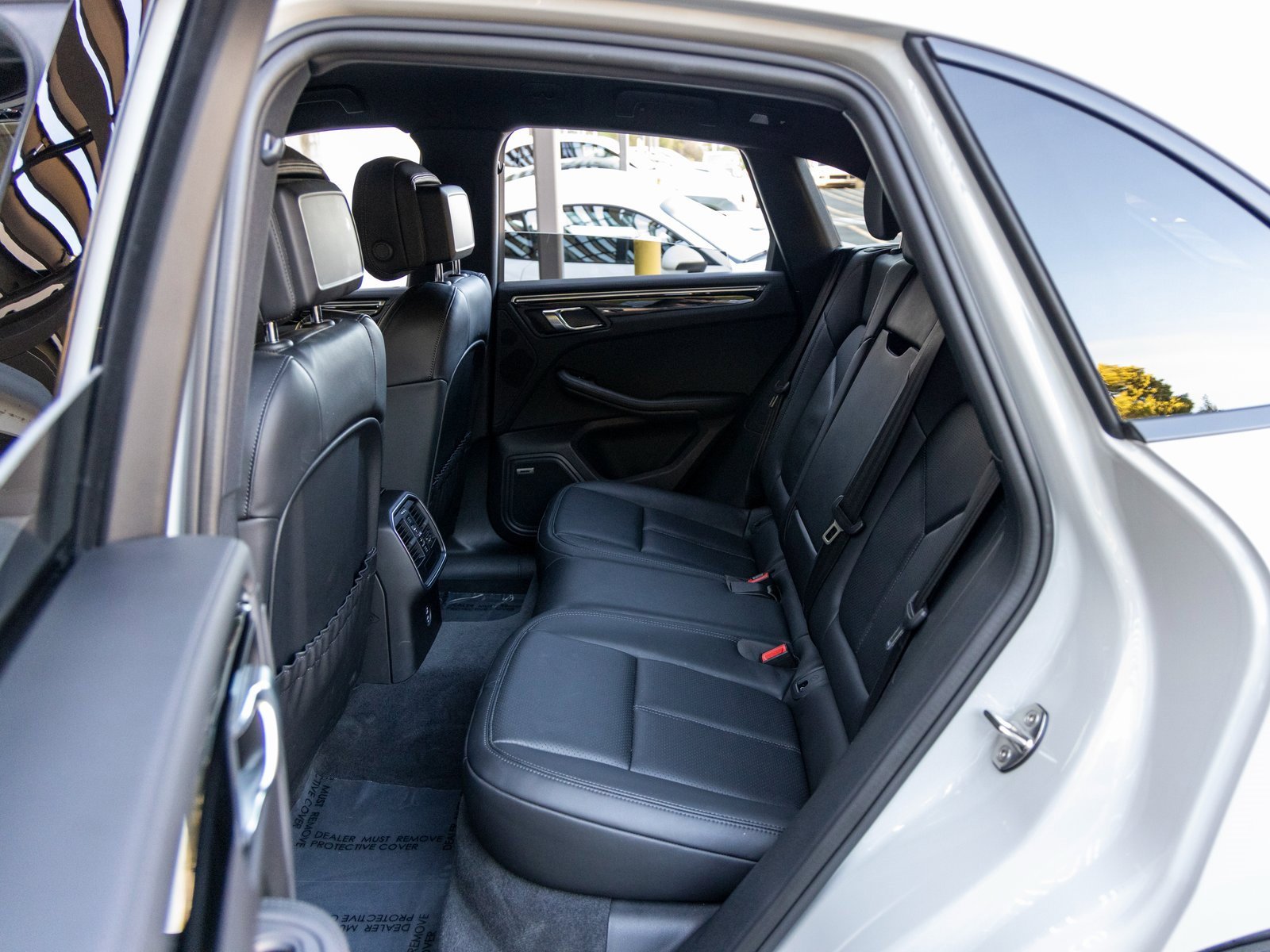 Certified 2024 Porsche Macan image 42