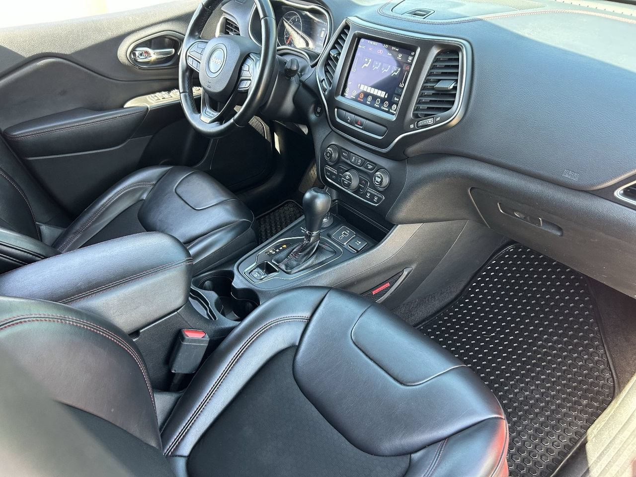 Used 2019 Jeep Cherokee Trailhawk w/ Comfort/Convenience Group AWD/4WD image 41