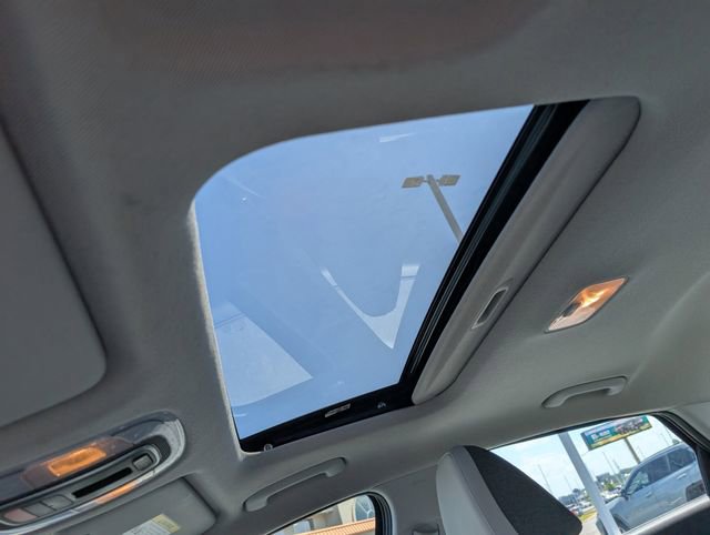 Used 2025 Hyundai Elantra Limited image 16