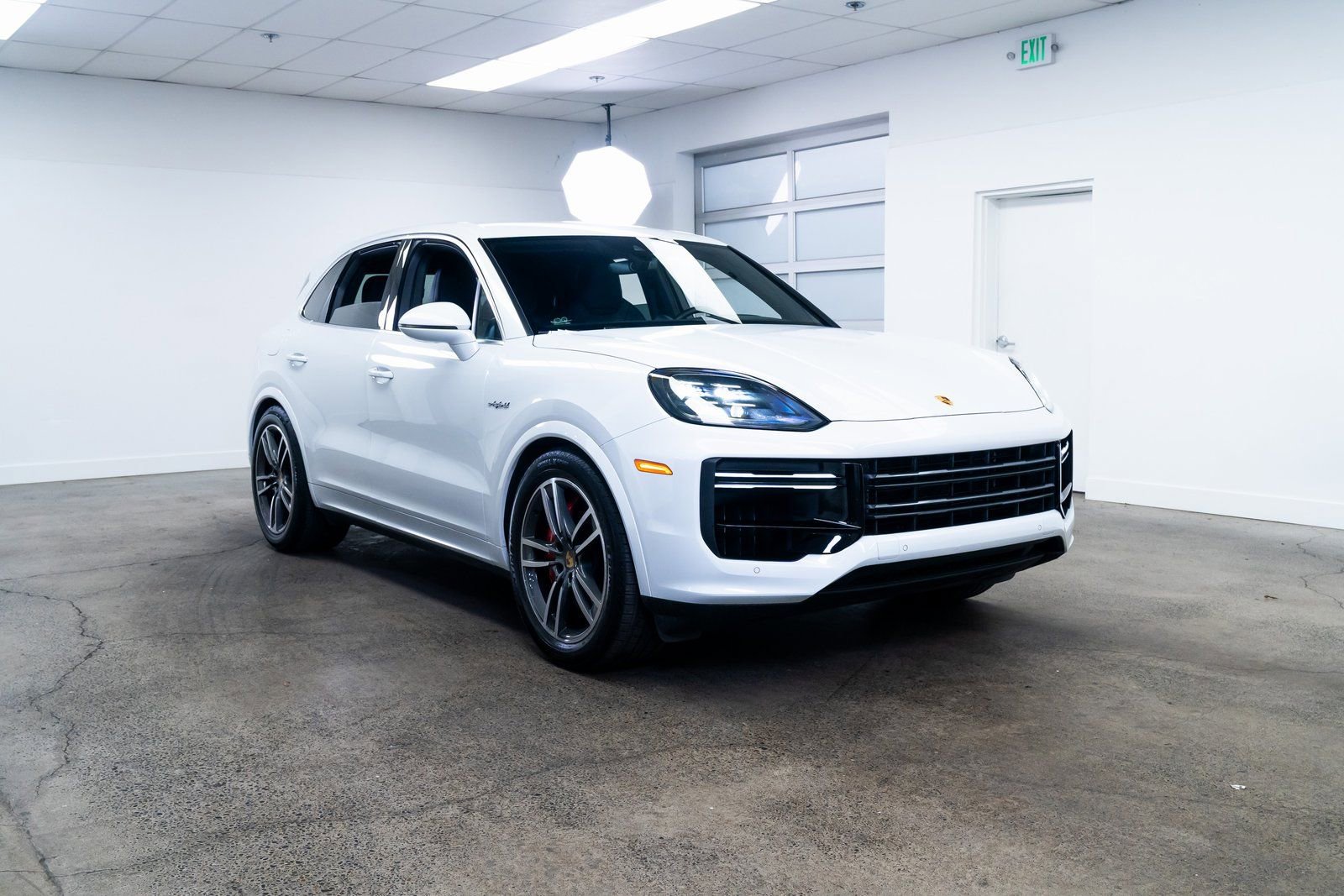 Used 2024 Porsche Cayenne Turbo AWD/4WD image 31