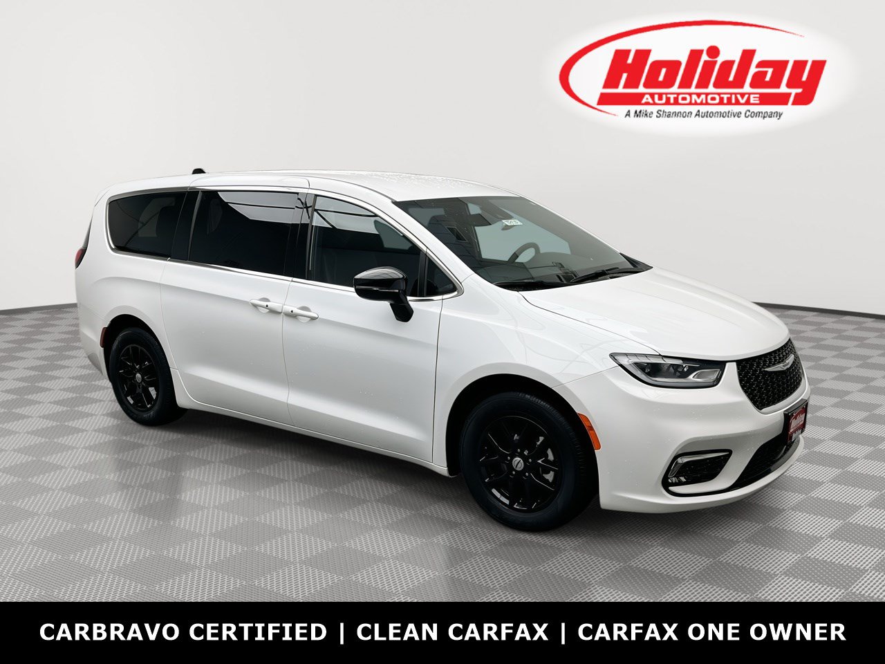 Used 2025 Chrysler Pacifica Select FWD image 1