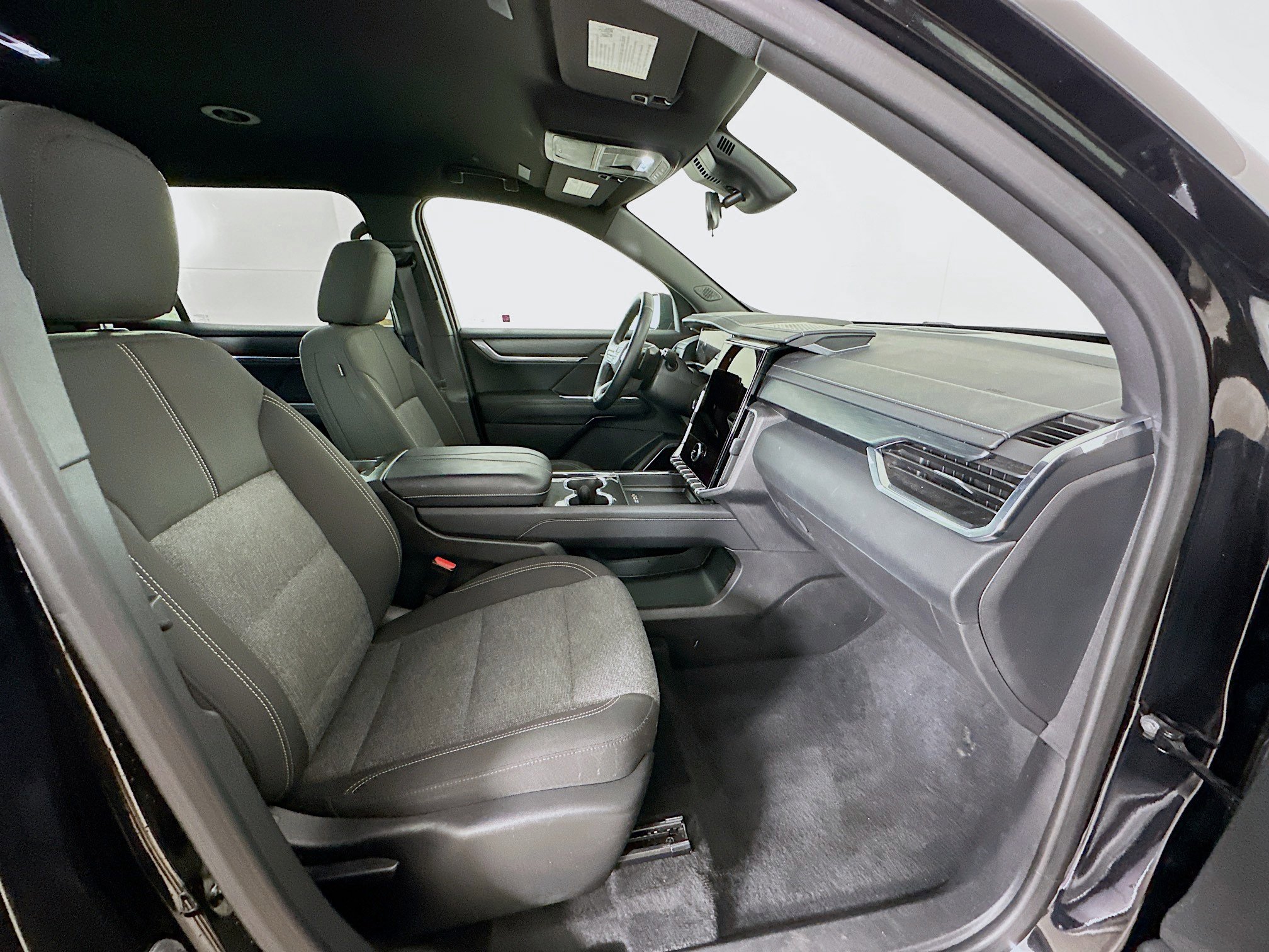 Used 2025 GMC Acadia Elevation image 33