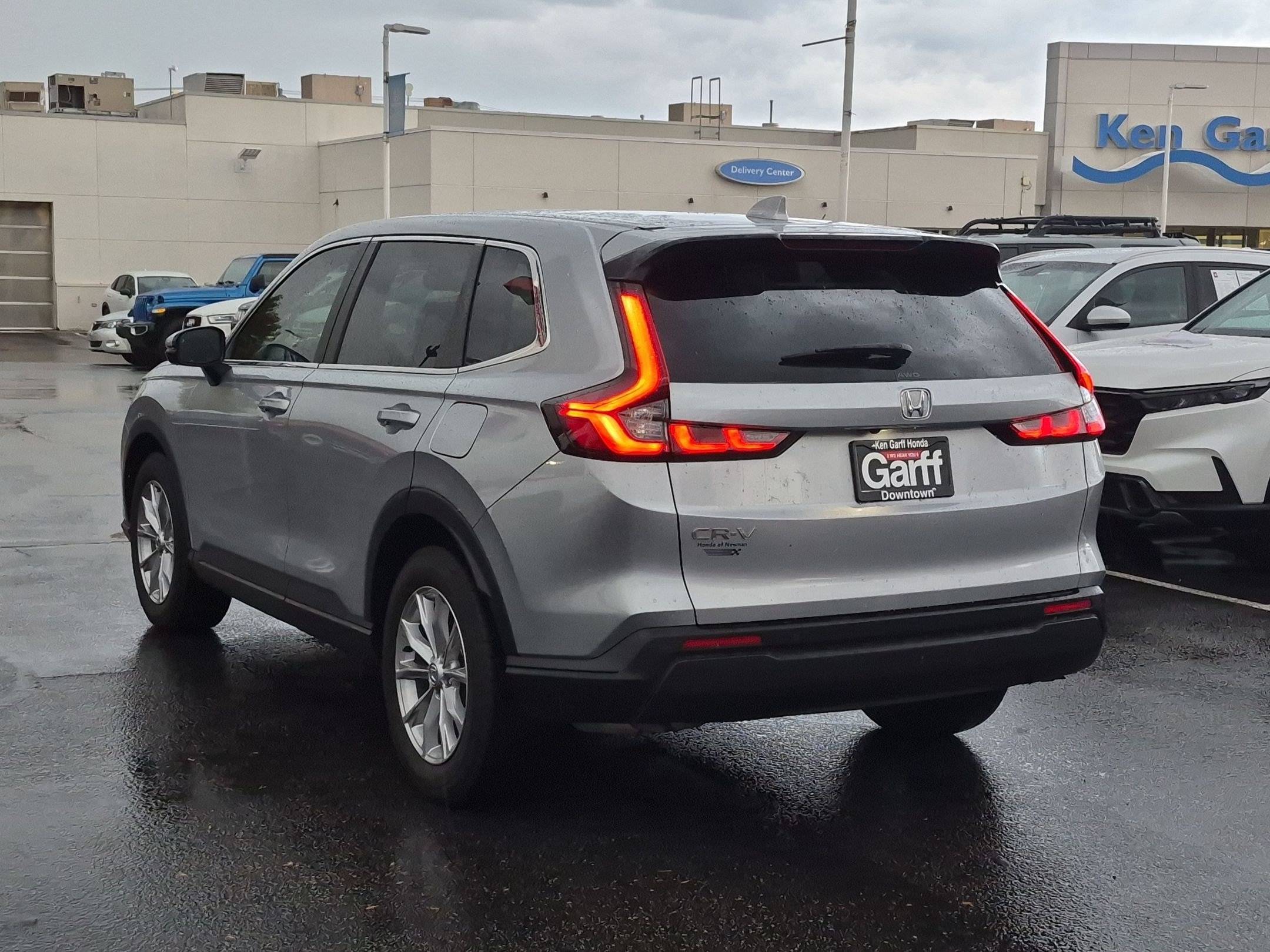 Used 2025 Honda CR-V EX-L image 8