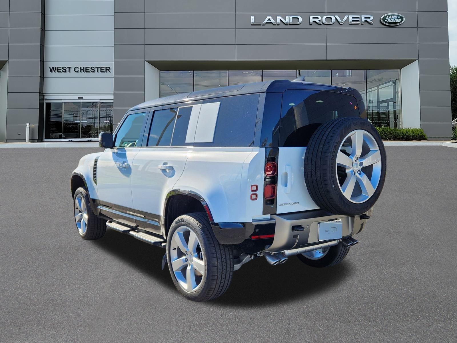 Used 2025 Land Rover Defender 110 X-Dynamic SE AWD/4WD image 3