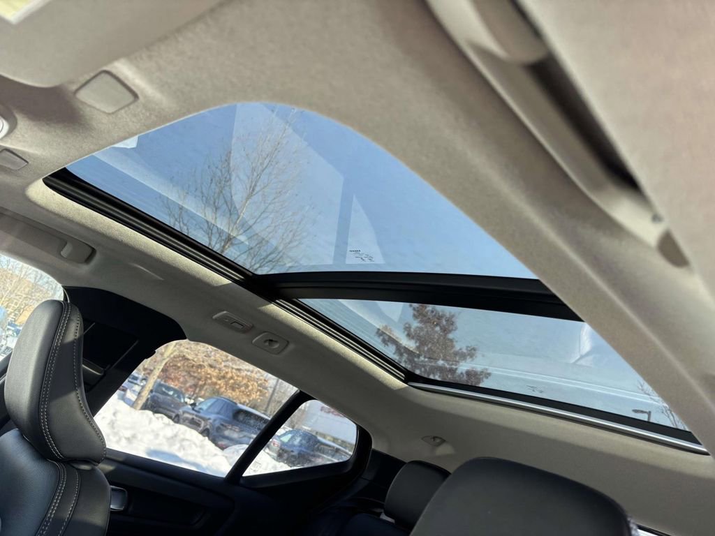 New 2026 Volvo XC40 B5 Ultra w/ Protection Package Premier image 25