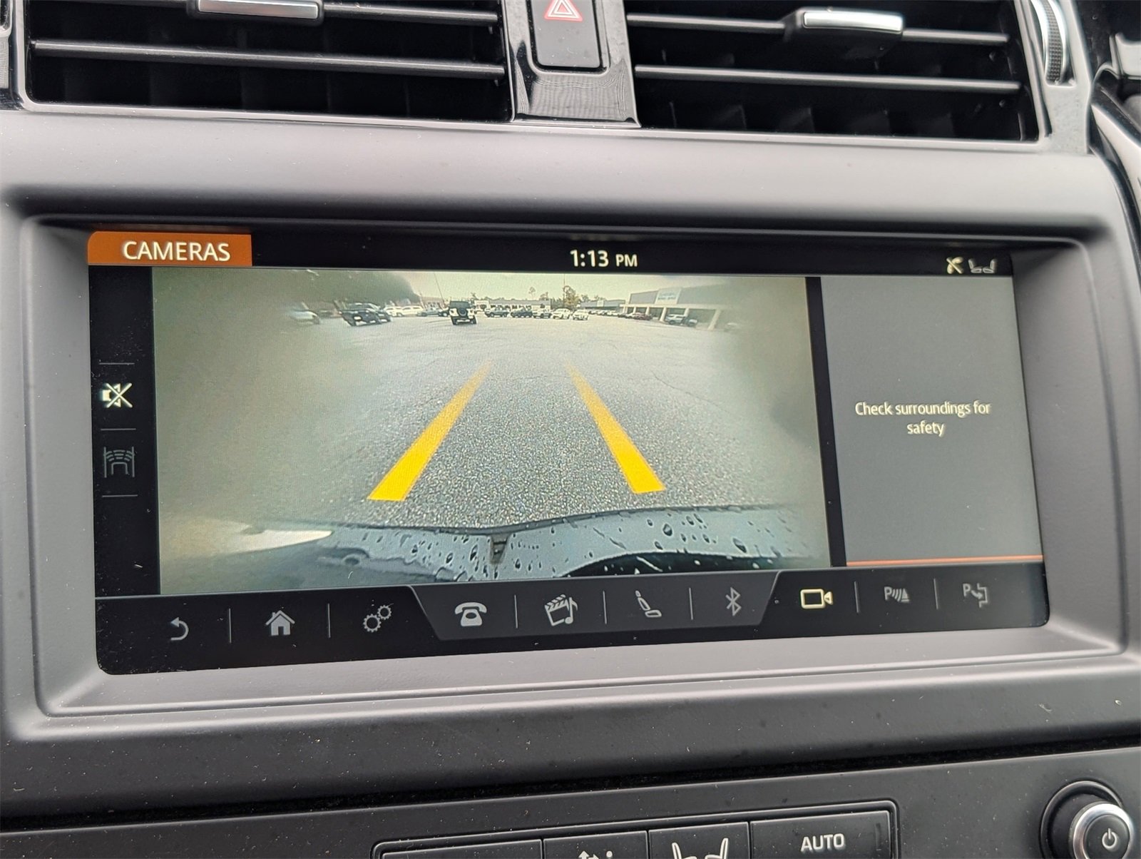 Used 2020 Land Rover Discovery SE image 19