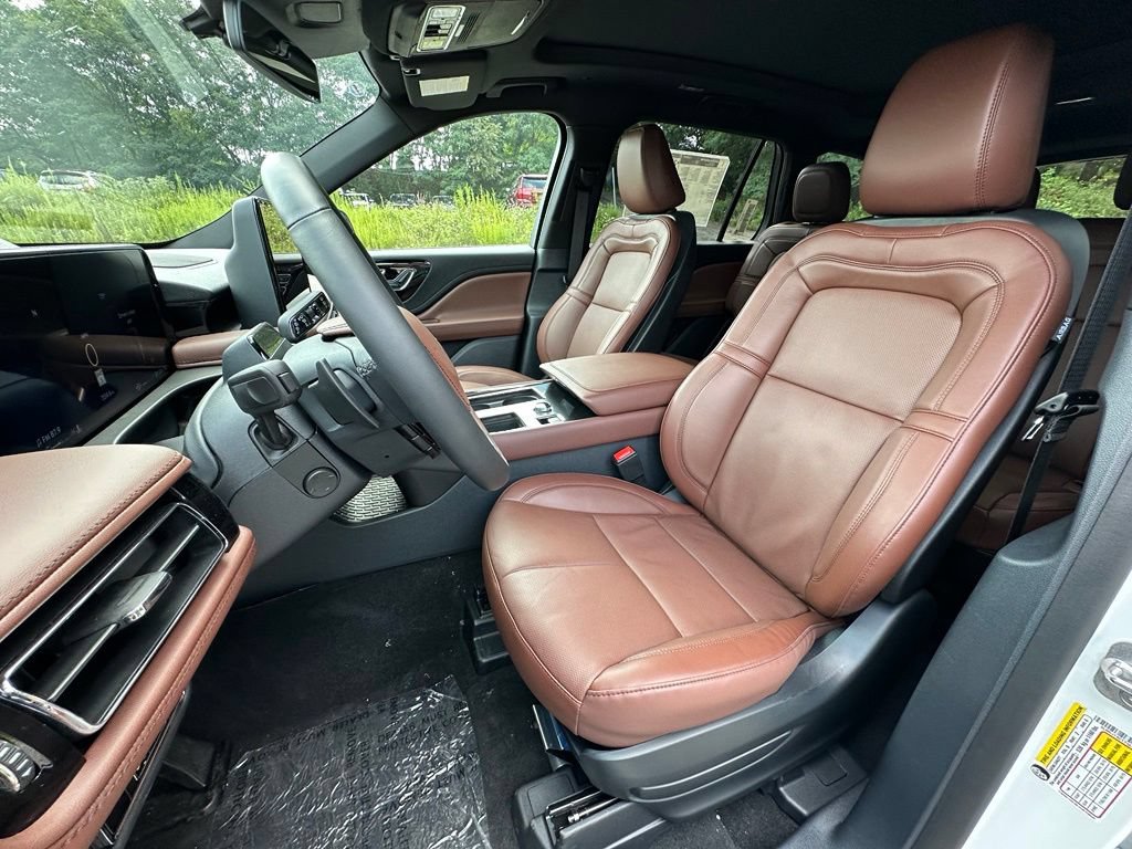 New 2026 Lincoln Aviator Reserve w/ Jet Appearance Package AWD/4WD image 18