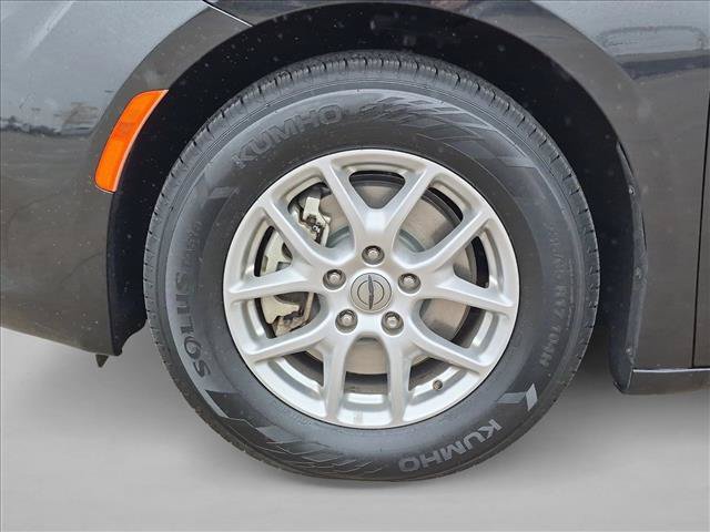 Used 2023 Chrysler Voyager LX FWD image 23