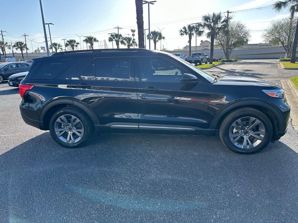 Certified 2022 Ford Explorer XLT w/ Equipment Group 202A RWD image 7
