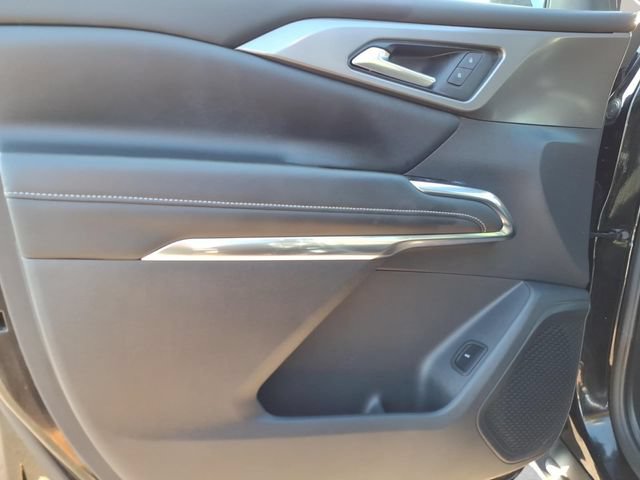Used 2024 Chevrolet Traverse LT w/ Trailering Package FWD image 16