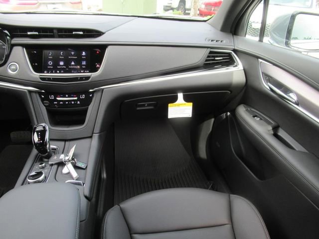 New 2025 Cadillac XT6 Luxury image 13