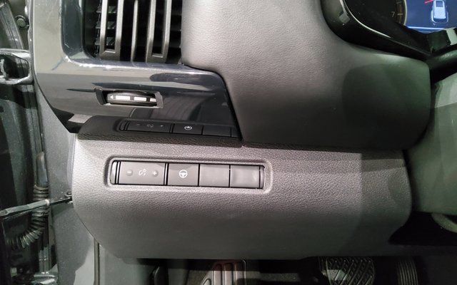 Used 2024 Nissan Pathfinder SV image 24