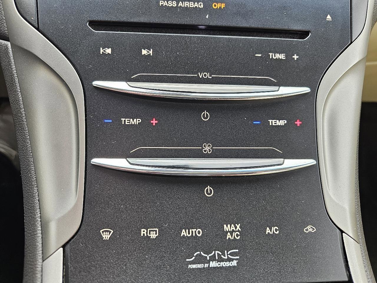 Used 2014 Lincoln MKZ image 19