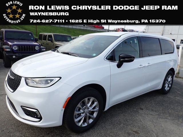 New 2026 Chrysler Pacifica Select image 1