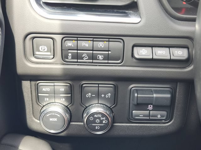 Used 2024 GMC Yukon AT4 w/ Technology Package AWD/4WD image 21