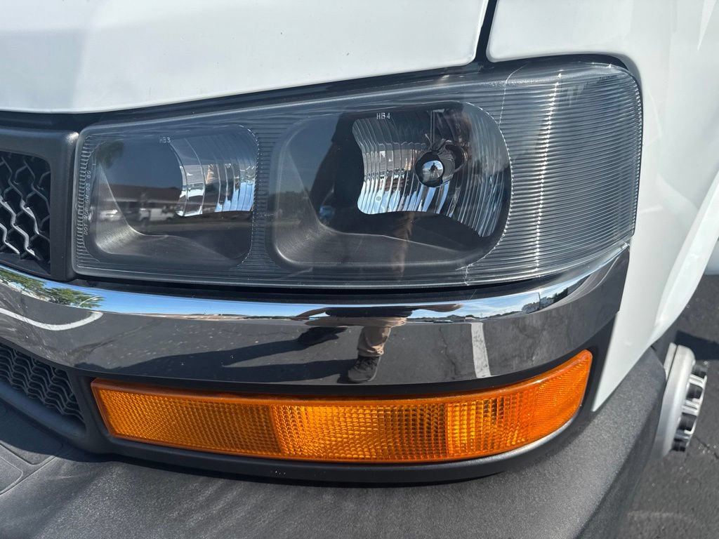 Used 2017 Chevrolet Express 3500 RWD image 20
