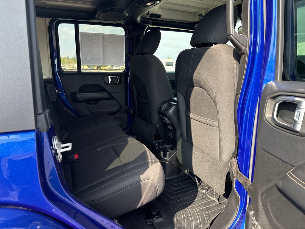 Used 2018 Jeep Wrangler Unlimited Sahara AWD/4WD image 33