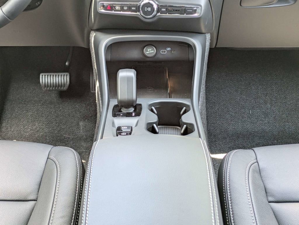 New 2026 Volvo XC40 B5 Core AWD/4WD image 21