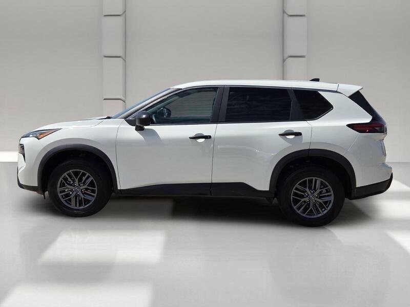 Used 2024 Nissan Rogue S FWD image 2