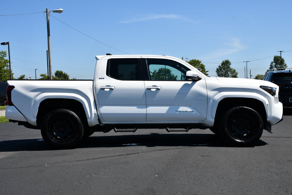 Used 2025 Toyota Tacoma SR5 AWD/4WD image 8