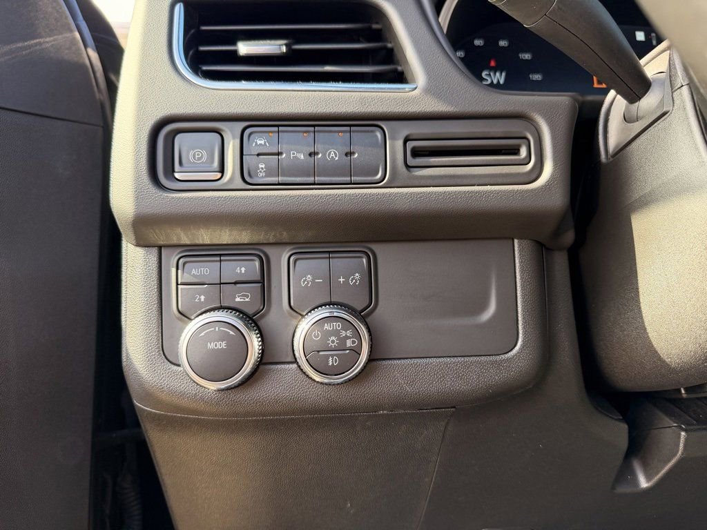 Used 2023 GMC Yukon XL SLT image 17