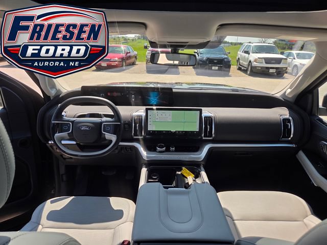 Used 2025 Ford Expedition Platinum w/ Driver's Package AWD/4WD image 17