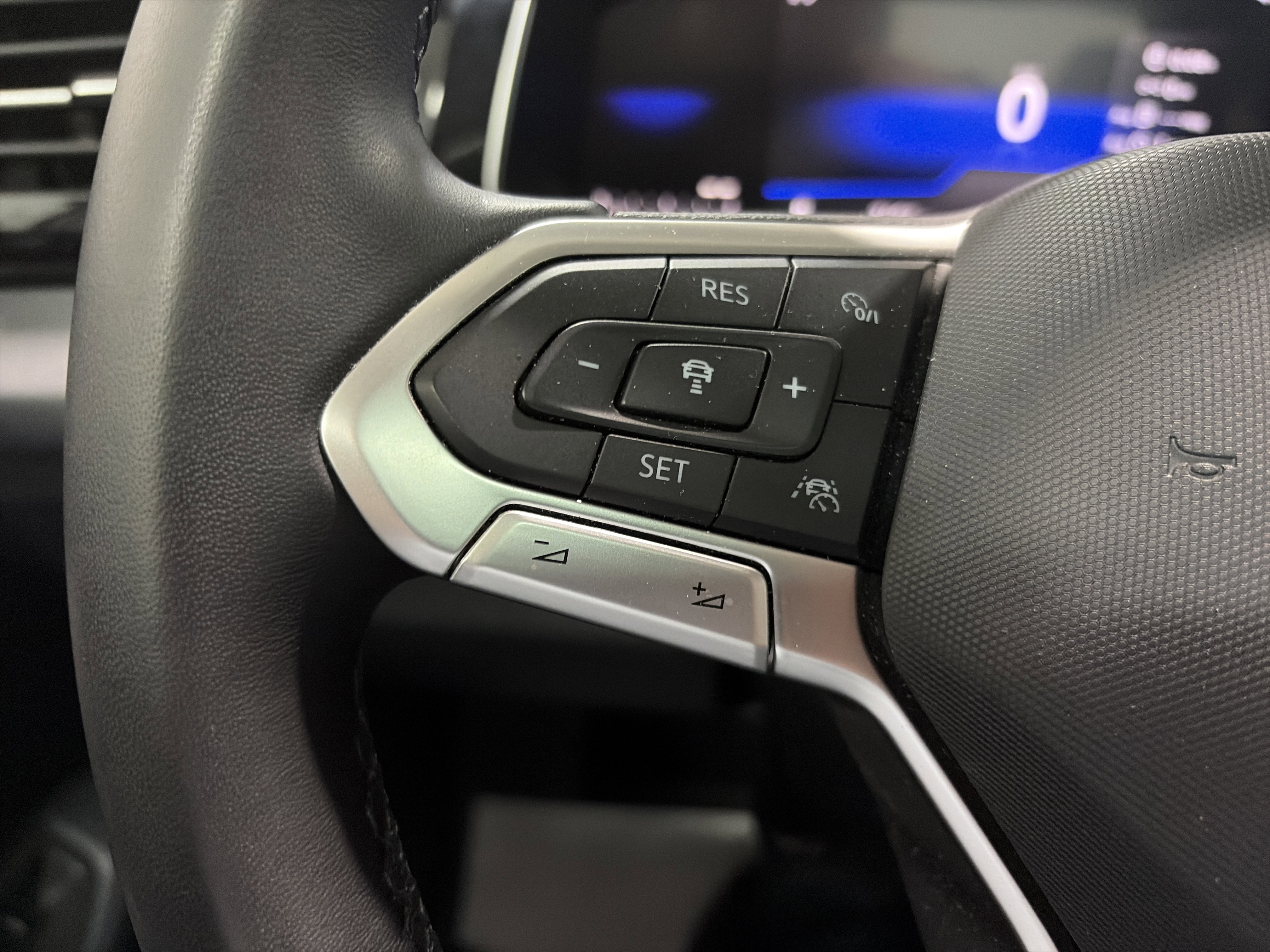Certified 2025 Volkswagen Jetta SE image 16