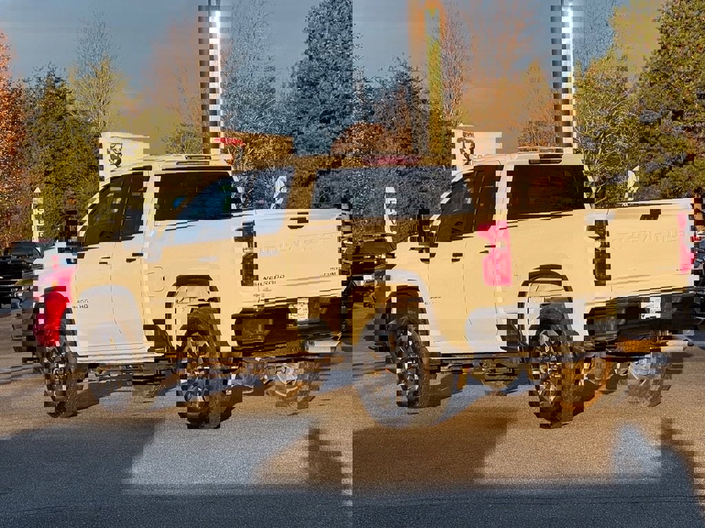 Used 2025 Chevrolet Silverado 2500 Custom w/ Custom Convenience Package image 5