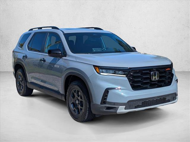 Used 2024 Honda Pilot TrailSport image 3