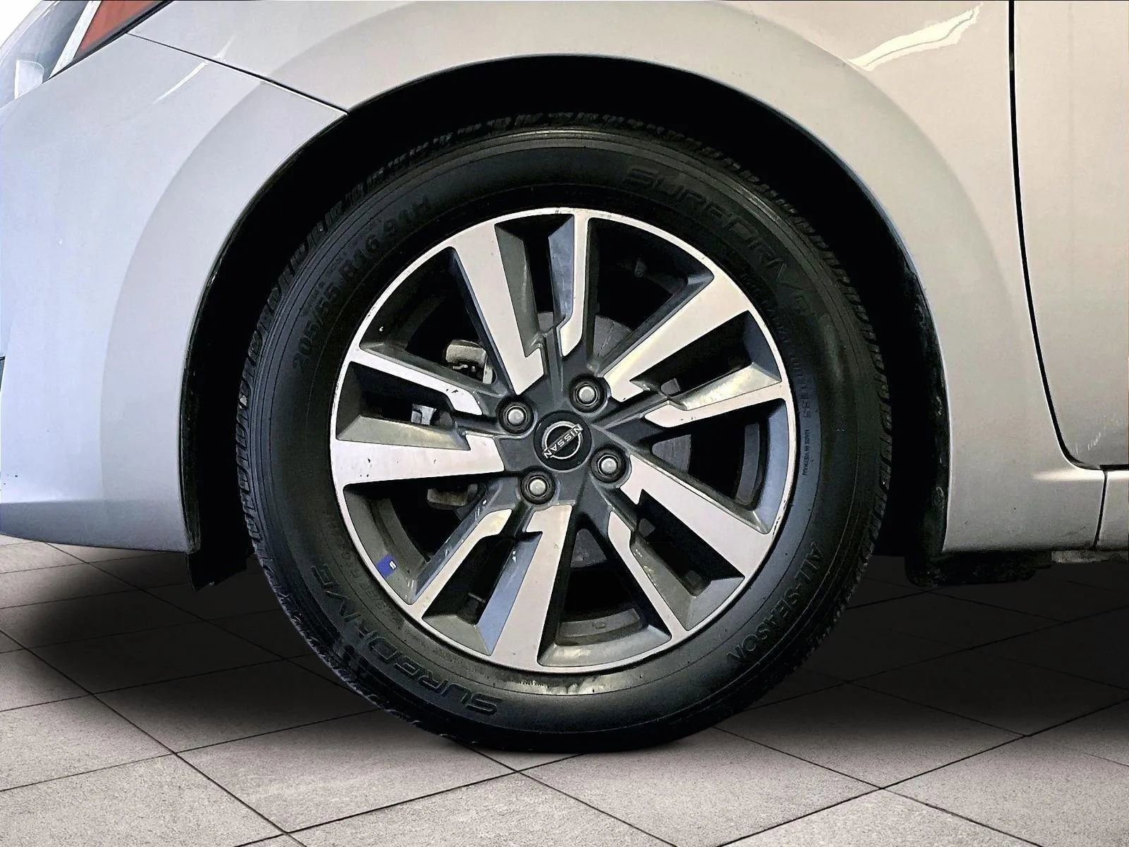 Used 2023 Nissan Versa SV image 8