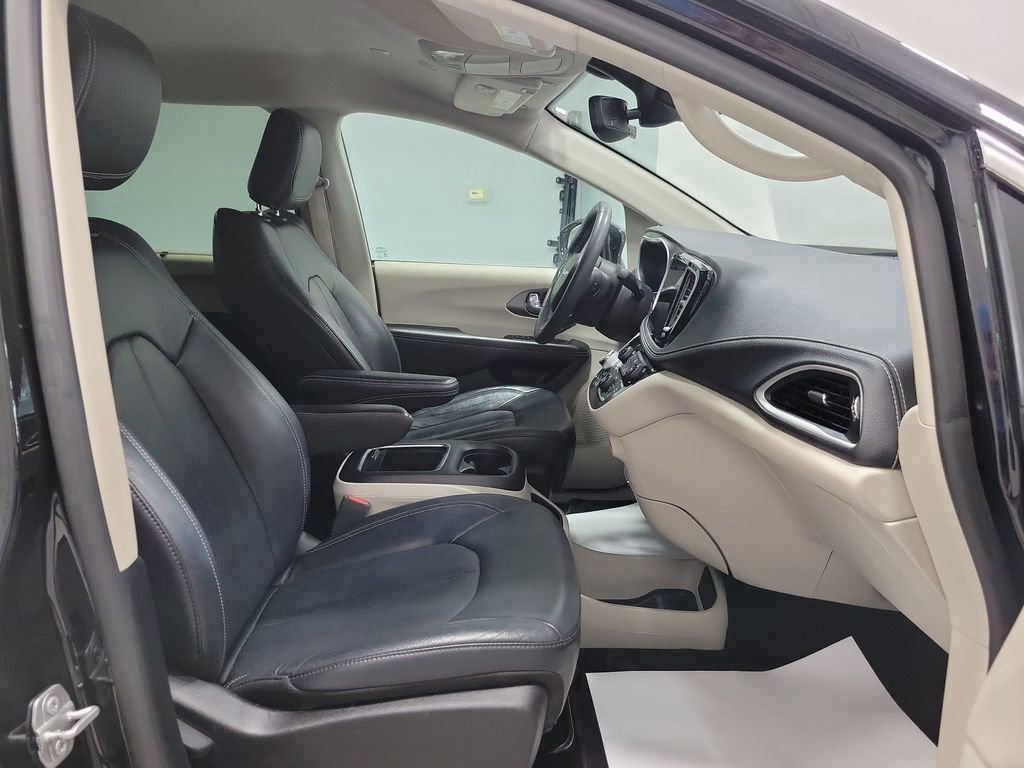 Used 2022 Chrysler Pacifica Touring-L AWD/4WD image 21