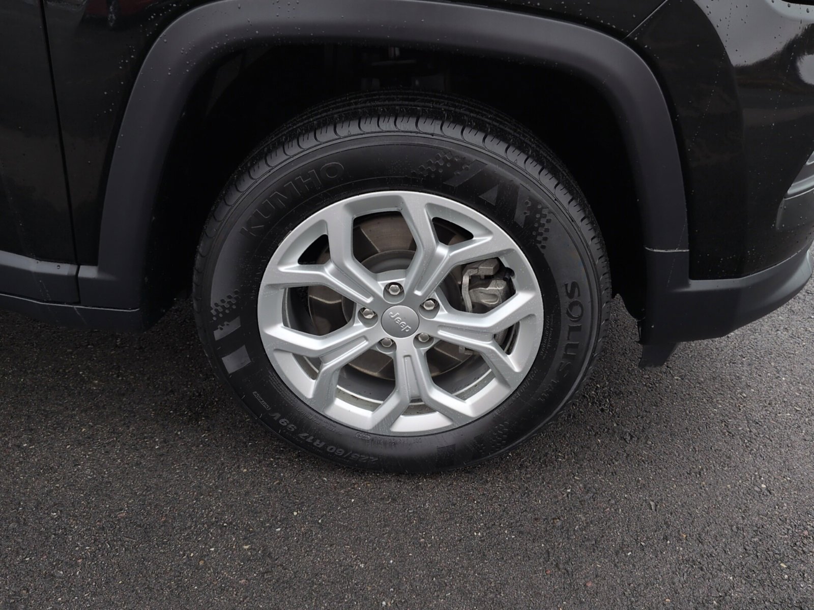 Used 2024 Jeep Compass Latitude image 9