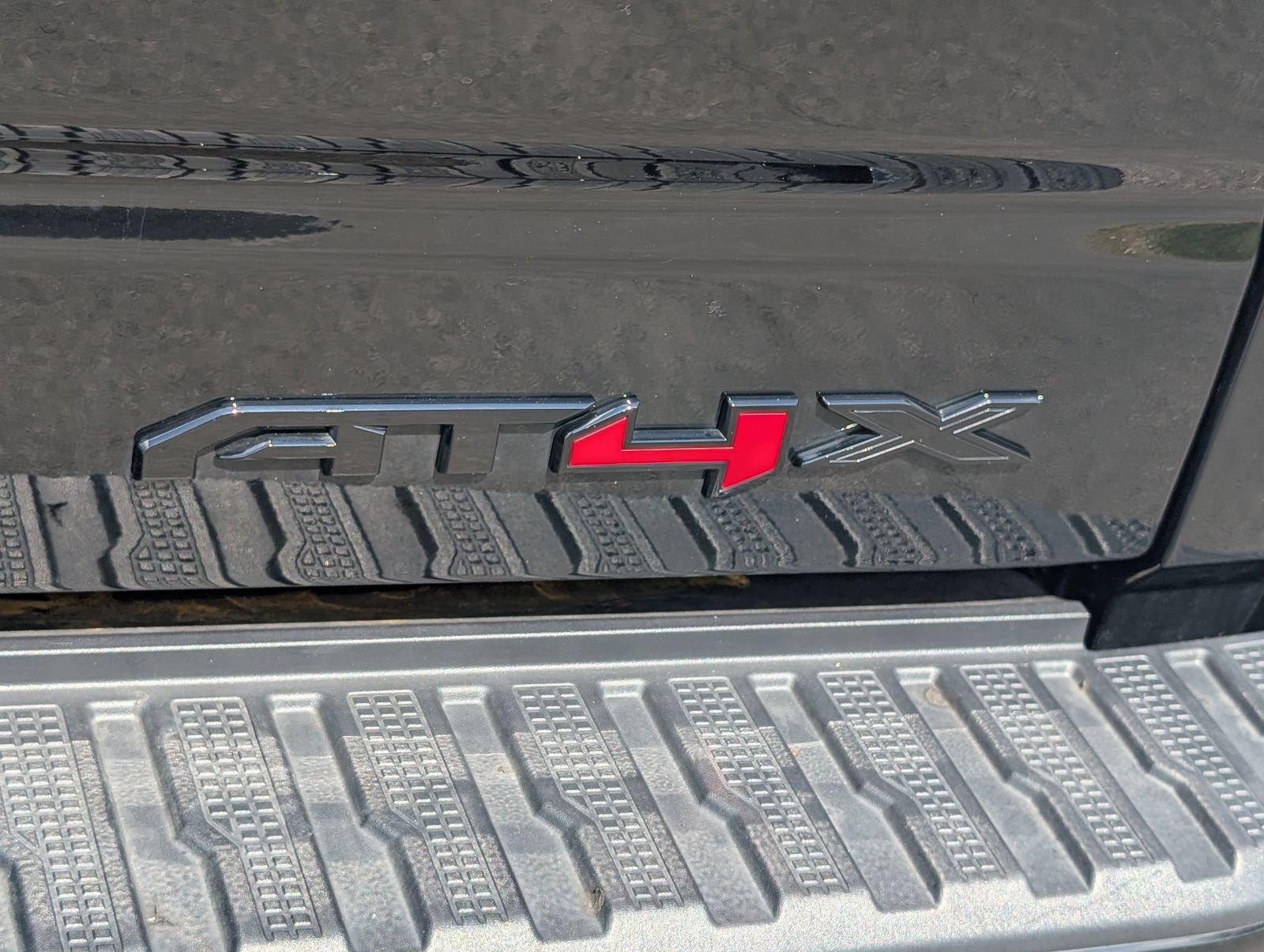Used 2026 GMC Sierra 1500 AT4X w/ LPO, Black Badging Package AWD/4WD image 5