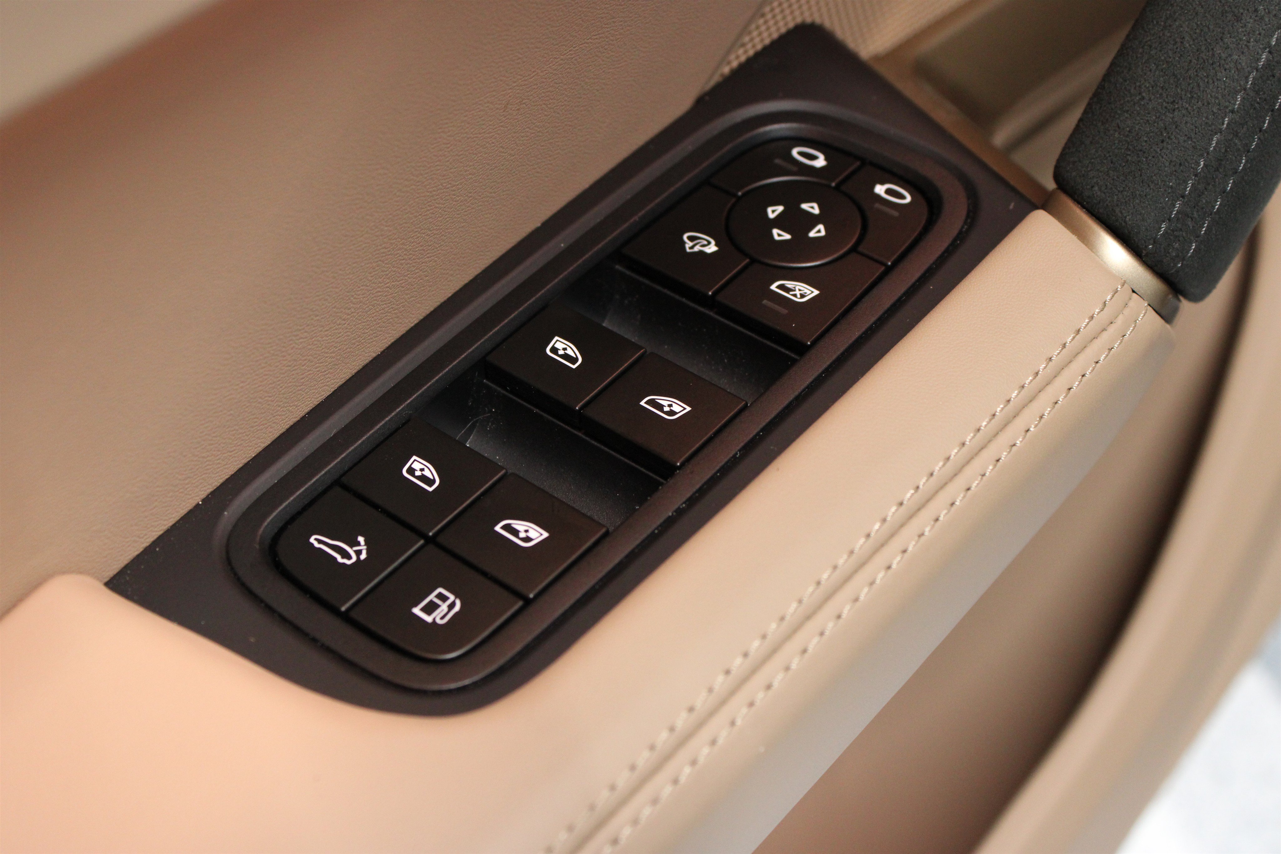 Used 2025 Porsche Cayenne Turbo AWD/4WD image 7