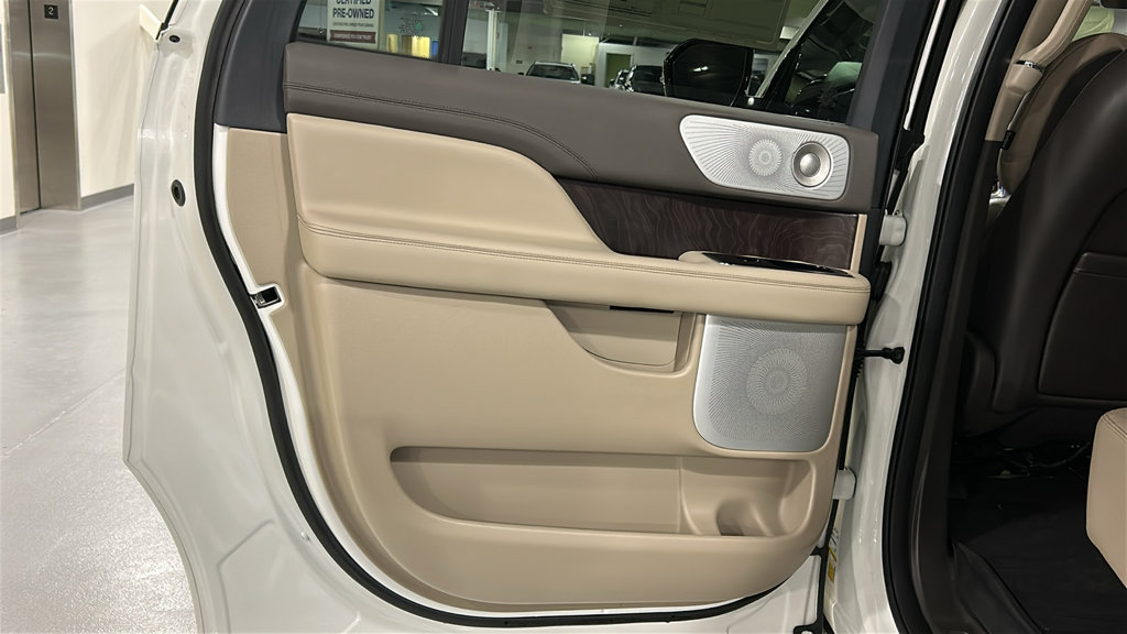 Used 2023 Lincoln Navigator L Reserve AWD/4WD image 22