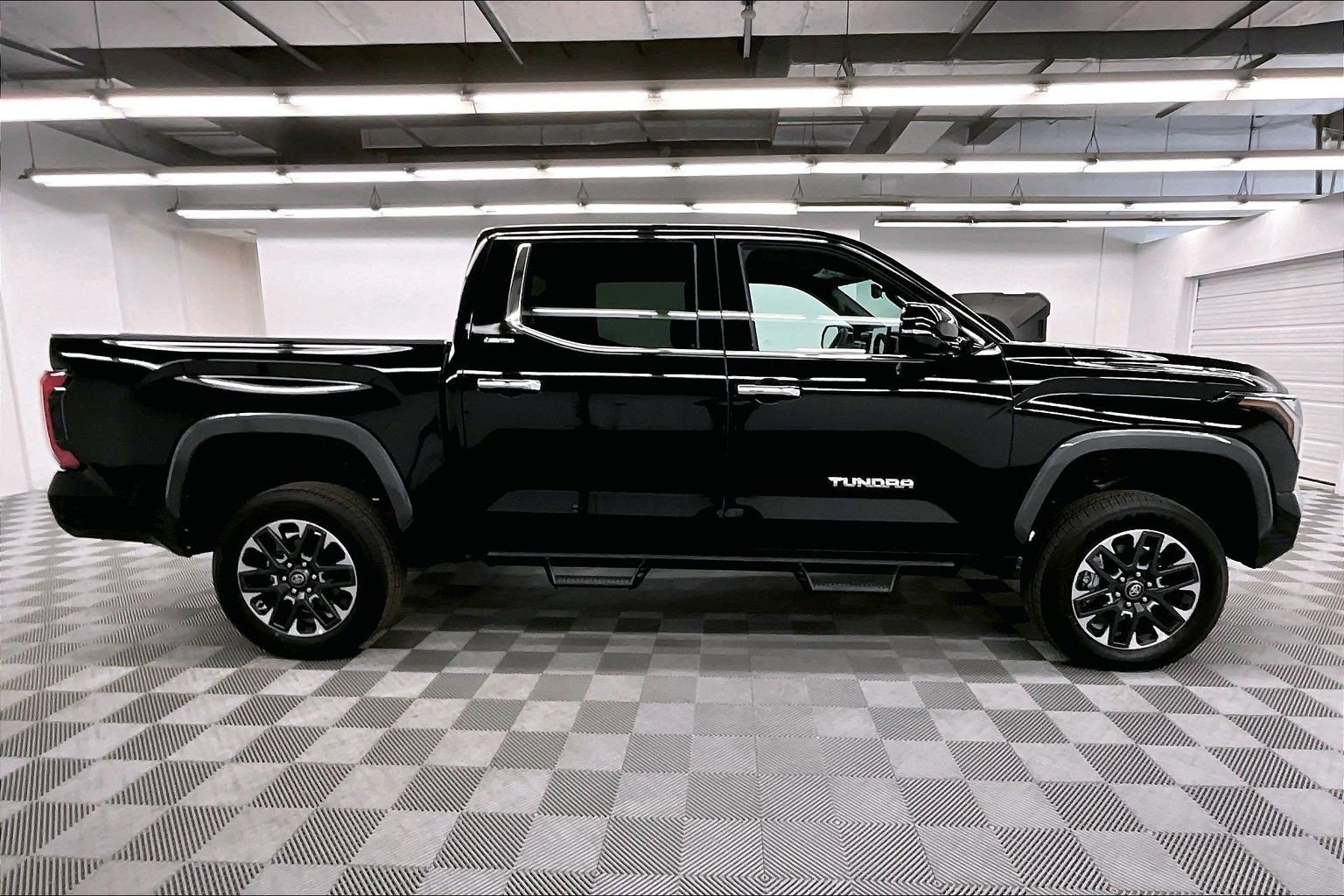 Used 2026 Toyota Tundra Limited AWD/4WD image 15