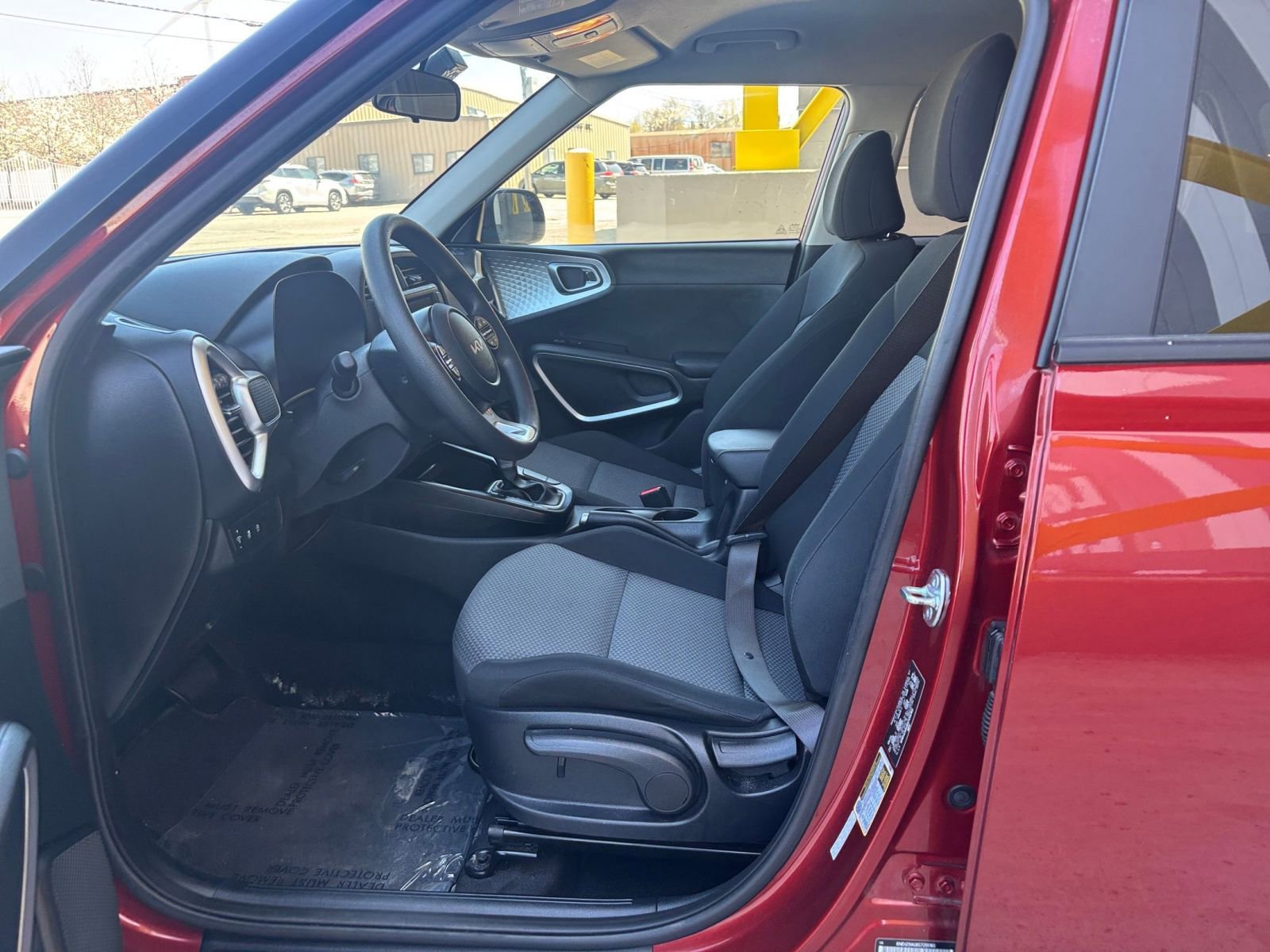 Used 2025 Kia Soul LX w/ LX Technology Package FWD image 24