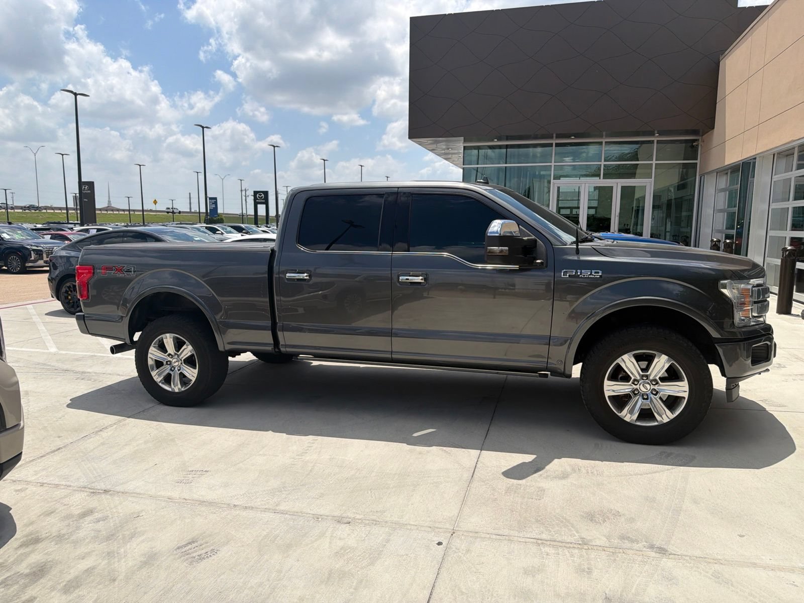 Used 2018 Ford F150 Platinum w/ Equipment Group 701A Luxury AWD/4WD image 4