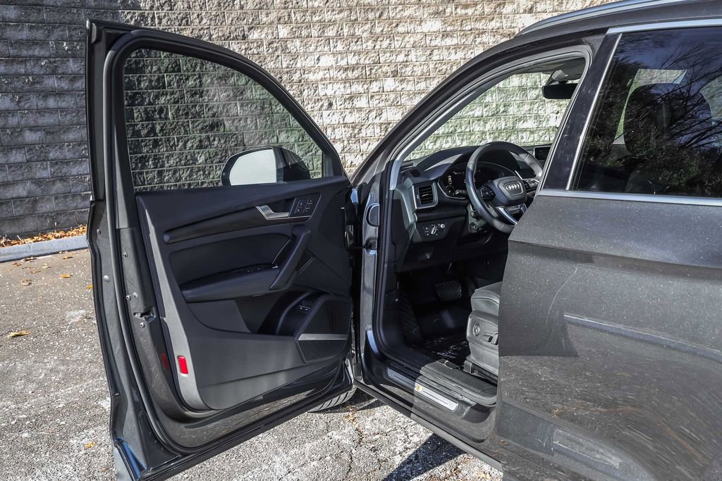 Used 2020 Audi Q5 e Prestige w/ Prestige Package image 22