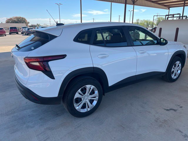 Used 2026 Chevrolet Trax LS FWD image 4