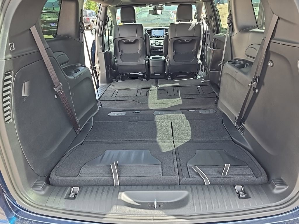 New 2025 Chrysler Pacifica Select image 24