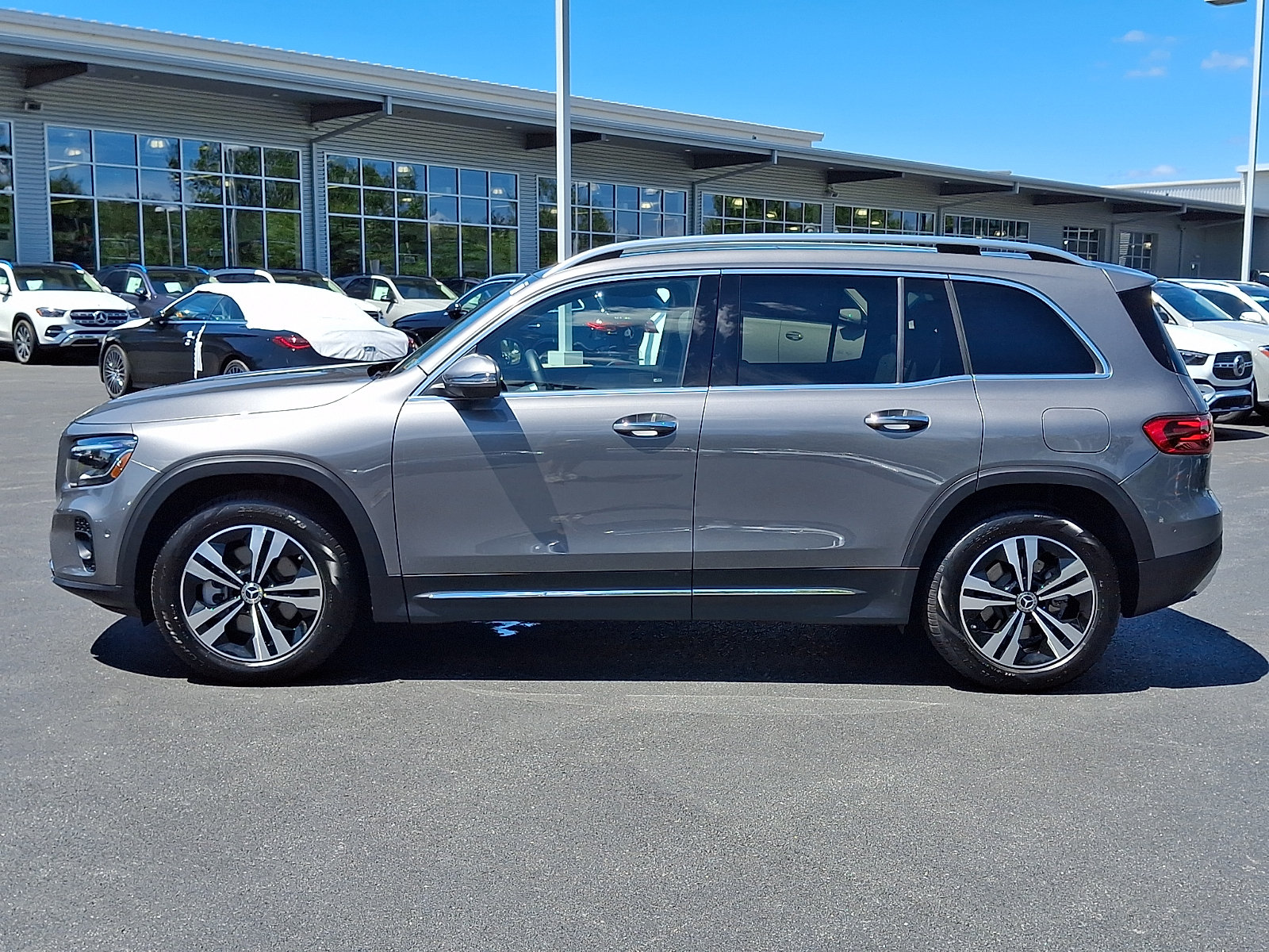 Used 2026 Mercedes-Benz GLB 250 4MATIC image 8